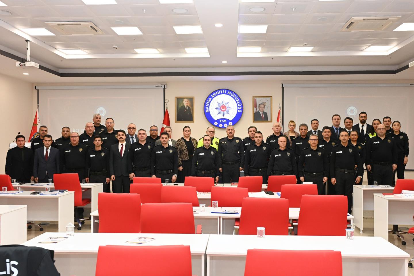 Manisa’nın Huzuru İçin "2025 Değerlendirmesi": Vali Özkan Emniyet Teşkilatıyla Buluştu