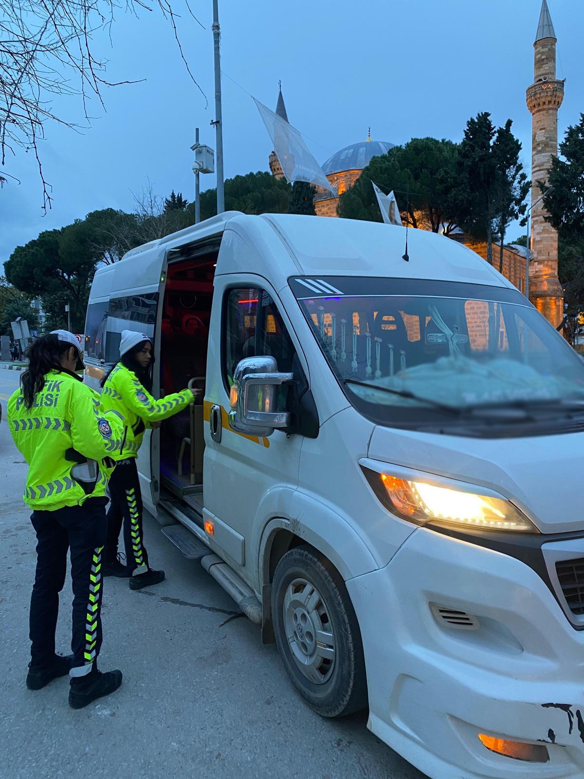 Manisa’da okul servislerine sıkı denetim: 659 araç kontrol edildi