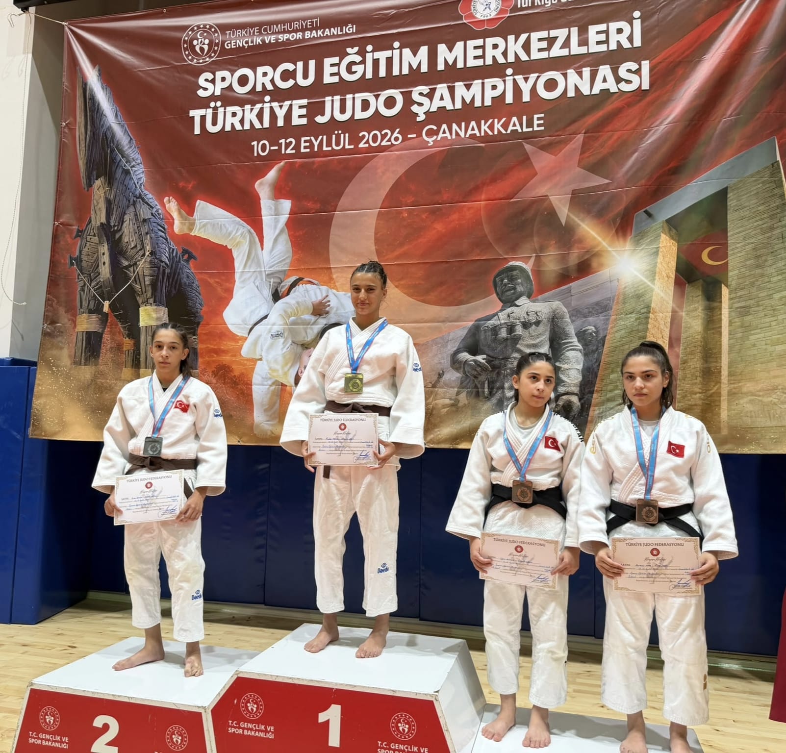 YUNUSEMRE'NİN JUDOCULARINDAN ÇİFTE TÜRKİYE ŞAMPİYONLUĞU