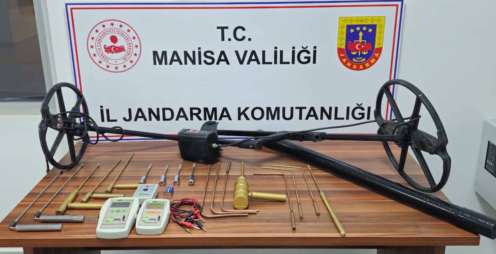 Manisa’da Kaçak Define Operasyonu: 5 Kişi Suçüstü Yakalandı